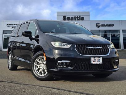 New 2026 Chrysler Pacifica Select