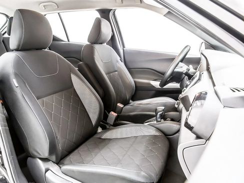 Used 2019 Nissan Kicks SV FWD image 32