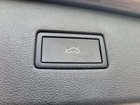 Certified 2024 Volkswagen Tiguan SE R-Line FWD image 8