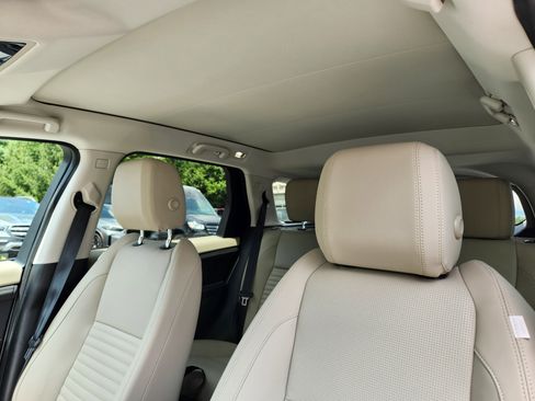 Certified 2025 Land Rover Discovery Sport S image 10