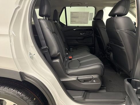 New 2025 Honda Pilot Touring image 24