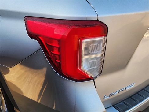 Used 2021 Ford Explorer Limited w/ Equipment Group 301A image 7