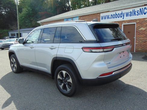 Used 2023 Jeep Grand Cherokee image 7