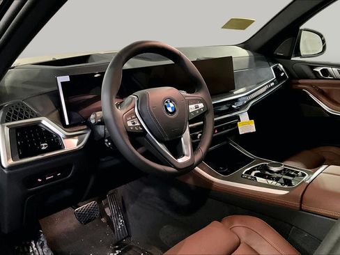 New 2026 BMW X5 xDrive50e w/ Premium Package AWD/4WD image 9