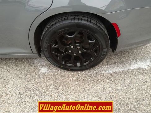 Used 2018 Chrysler 300 Touring w/ Sport Appearance Package image 10