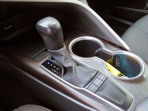 Used 2024 Toyota Camry LE image 28