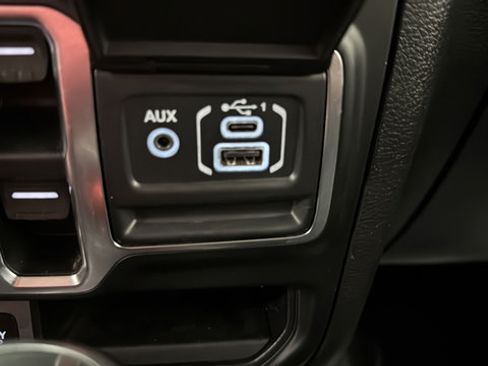 Used 2020 Jeep Wrangler Unlimited Rubicon AWD/4WD image 32