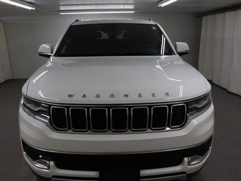 Used 2022 Jeep Wagoneer Series II AWD/4WD image 2