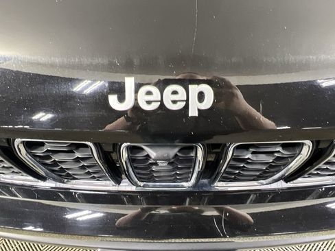 Used 2024 Jeep Grand Cherokee L Limited w/ Luxury Tech Group II image 32