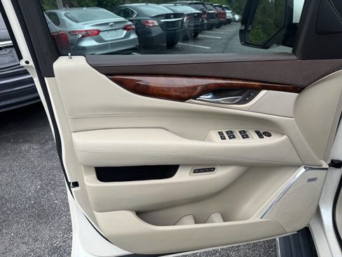 Used 2015 Cadillac Escalade Premium AWD/4WD image 9