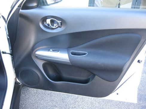 Used 2015 Nissan Juke S image 32