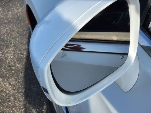 Used 2022 Chrysler Pacifica Touring-L image 15