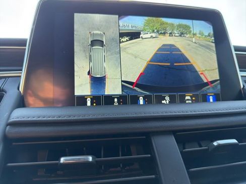 Used 2022 Chevrolet Tahoe LT w/ Luxury Package image 15