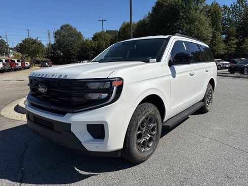 New 2025 Ford Expedition Active image 5