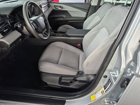 Used 2025 Toyota Camry LE FWD image 13