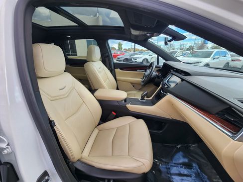 Used 2018 Cadillac XT5 Luxury image 12