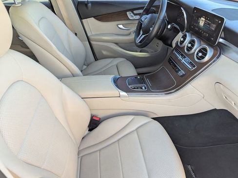 Used 2022 Mercedes-Benz GLC 300 4MATIC image 11