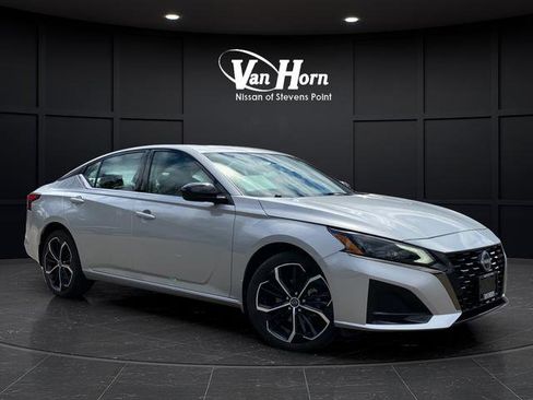 Used 2025 Nissan Altima 2.5 SR w/ SR Premium Package AWD/4WD image 1