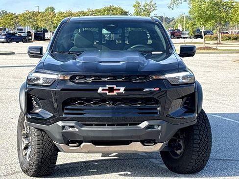 Used 2024 Chevrolet Colorado ZR2 w/ Technology Package AWD/4WD image 2