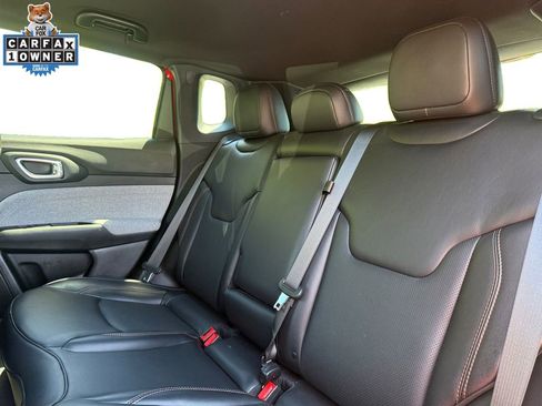 Used 2023 Jeep Compass Latitude AWD/4WD image 14