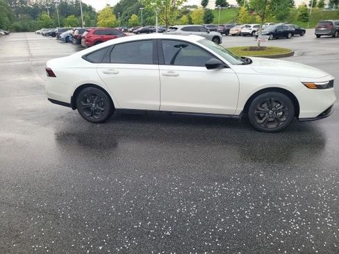 Used 2025 Honda Accord SE image 8