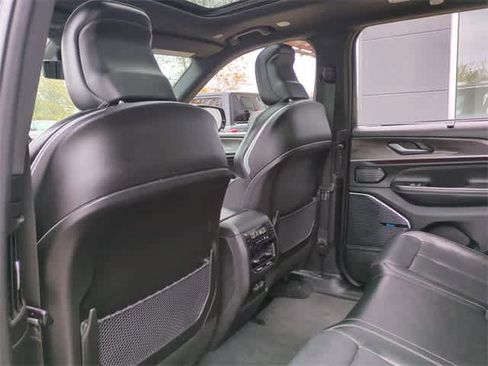 Used 2022 Jeep Grand Cherokee Overland w/ Adv Protech Group III image 19