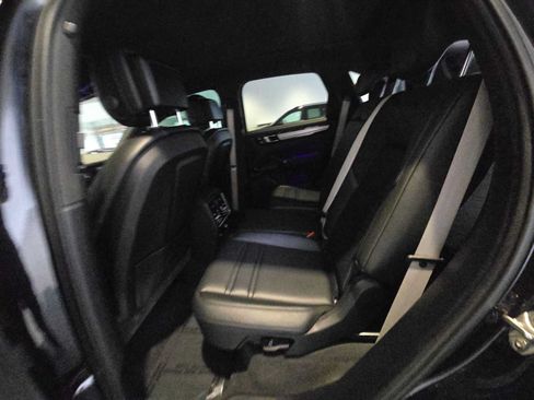 Used 2022 Porsche Cayenne Platinum Edition AWD/4WD image 17
