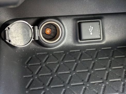 Used 2022 Toyota RAV4 XLE image 25