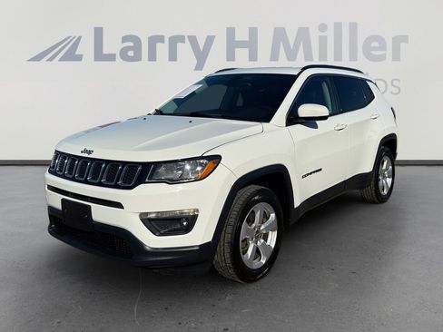 Used 2017 Jeep Compass Latitude image 1