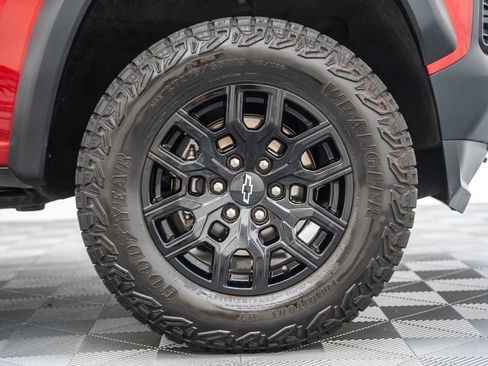 Used 2024 Chevrolet Colorado Trail Boss w/ Technology Package AWD/4WD image 18