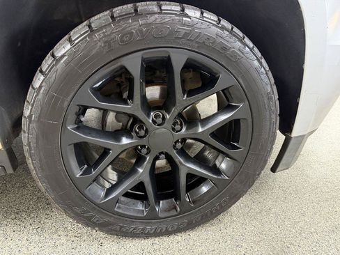 Used 2018 Chevrolet Suburban LT AWD/4WD image 47