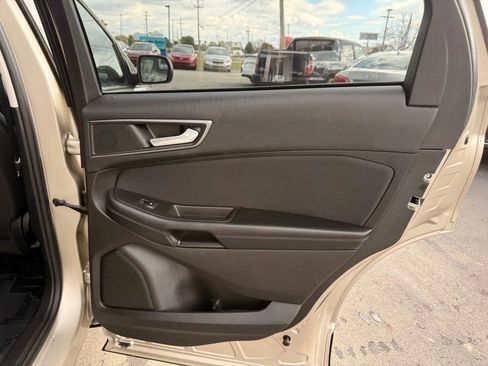 Used 2017 Ford Edge SE image 23