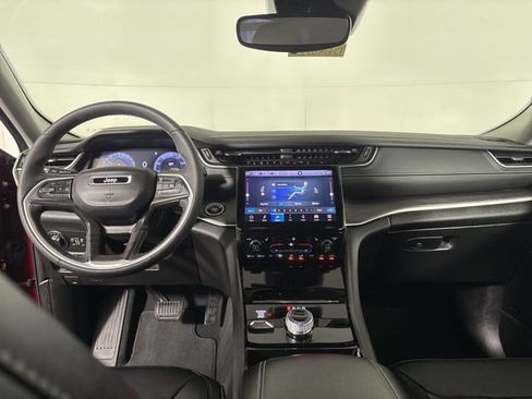 Used 2023 Jeep Grand Cherokee Limited AWD/4WD image 30