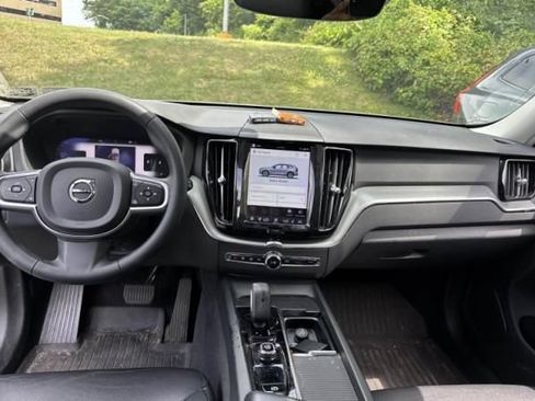 Used 2023 Volvo XC60 B5 Core w/ Climate Package AWD/4WD image 6