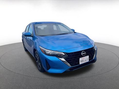 Used 2025 Nissan Sentra SV image 3