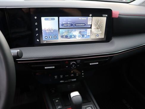 New 2025 Nissan Kicks SR FWD image 15