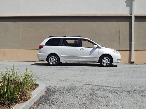Used 2005 Toyota Sienna XLE Limited image 4