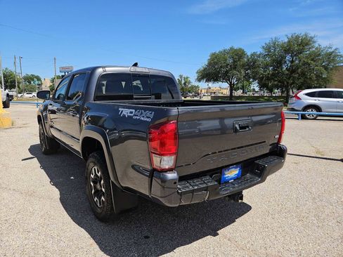 Used 2017 Toyota Tacoma TRD Off-Road AWD/4WD image 6