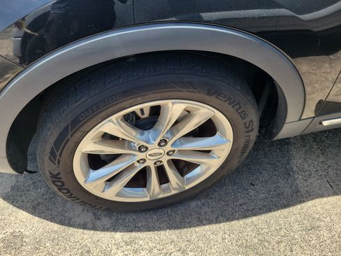 Used 2019 Ford Explorer XLT w/ Equipment Group 202A FWD image 4