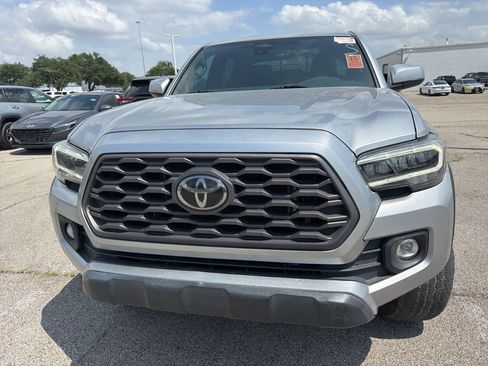 Used 2022 Toyota Tacoma TRD Off-Road w/ TRD Premium Off Road Package AWD/4WD image 2
