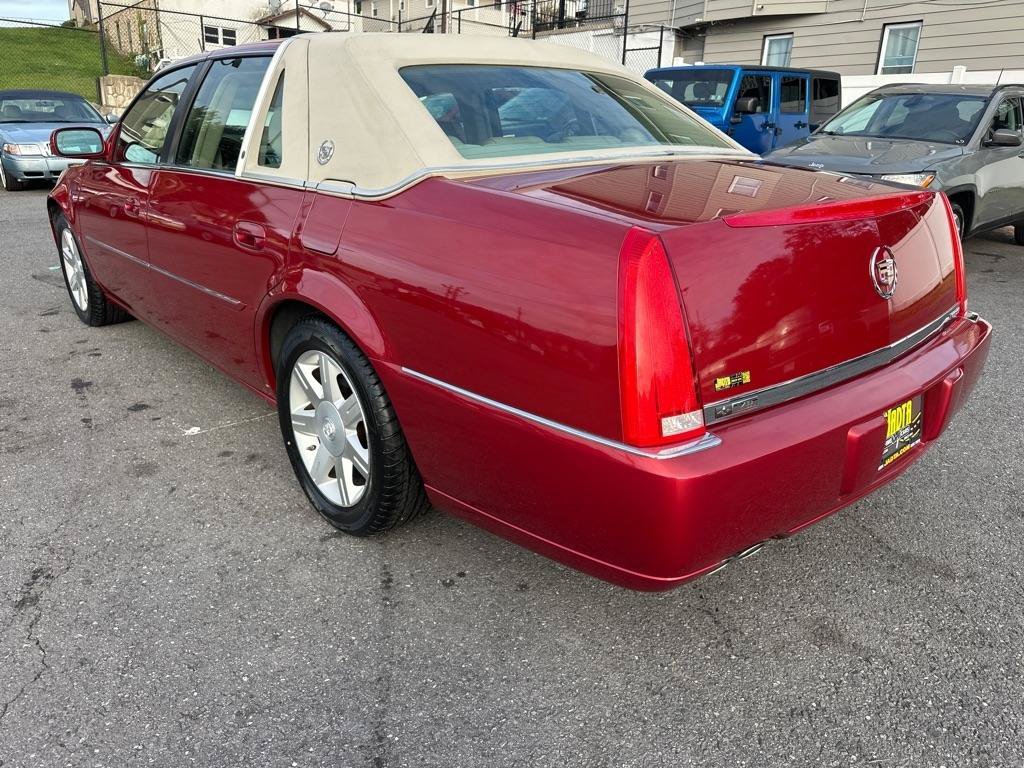 Used 2006 Cadillac DTS w/ Trunk Convenience Package FWD image 6