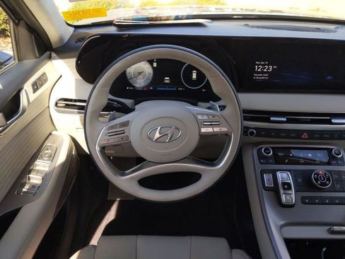 Used 2023 Hyundai Palisade Calligraphy image 16