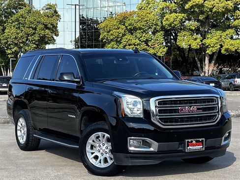 Used 2017 GMC Yukon SLT image 2