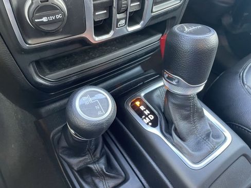 Used 2023 Jeep Gladiator Sport image 12