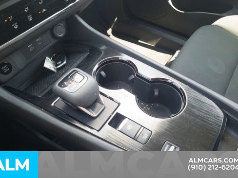 Used 2024 Nissan Rogue S FWD image 9