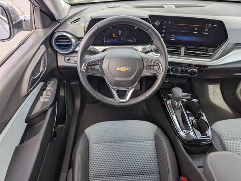 Used 2025 Chevrolet Trax LT w/ Driver Confidence Package FWD image 26