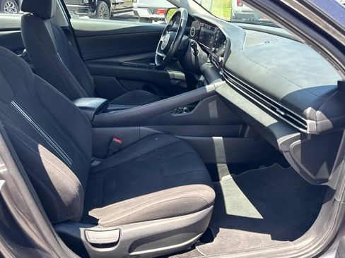 Used 2022 Hyundai Elantra SEL w/ Convenience Package FWD image 14