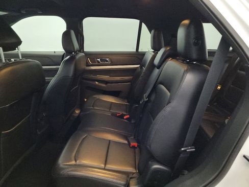 Used 2019 Ford Explorer XLT w/ Equipment Group 202A AWD/4WD image 18
