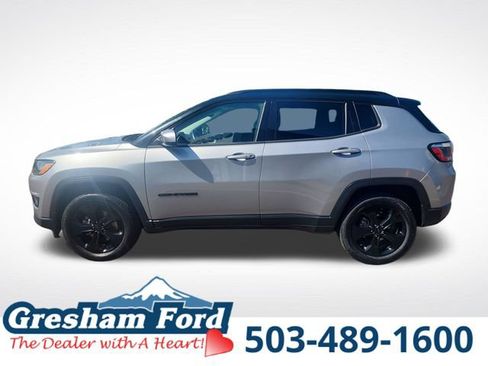 Used 2018 Jeep Compass Latitude AWD/4WD image 3