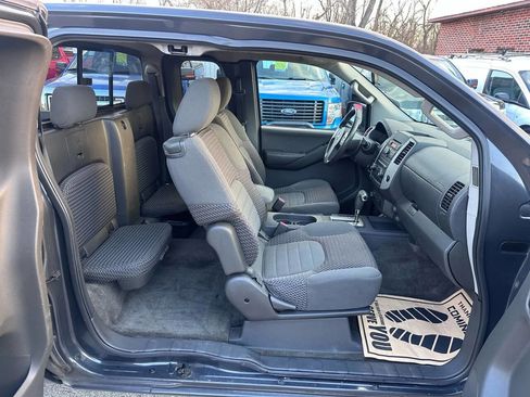 Used 2012 Nissan Frontier SV image 18